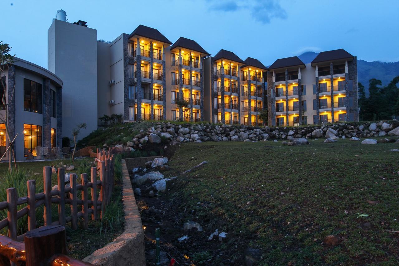 Baobab Safari Resort Prigen Exterior photo